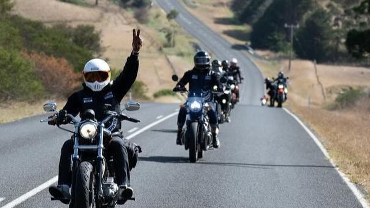 10 Potret Keseruan Andre Taulany Bersama Anggota 'The Prediksi' Touring di Australia, Tempuh Perjalanan Hampir 1.000 km