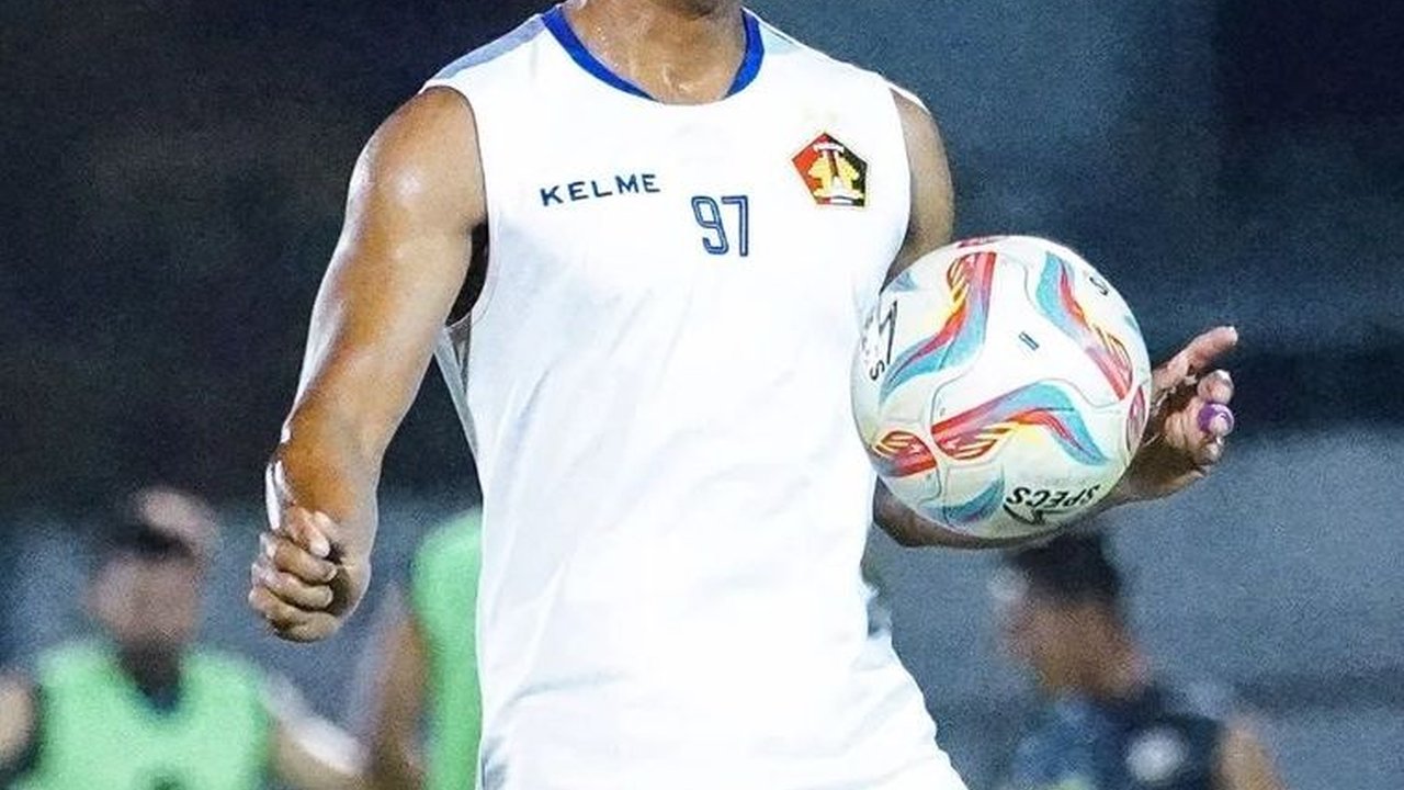 Lebih Dekat dengan Mohammad Khanafi Striker Persik Kediri, Begini Kehidupannya Bareng Anak dan Istri