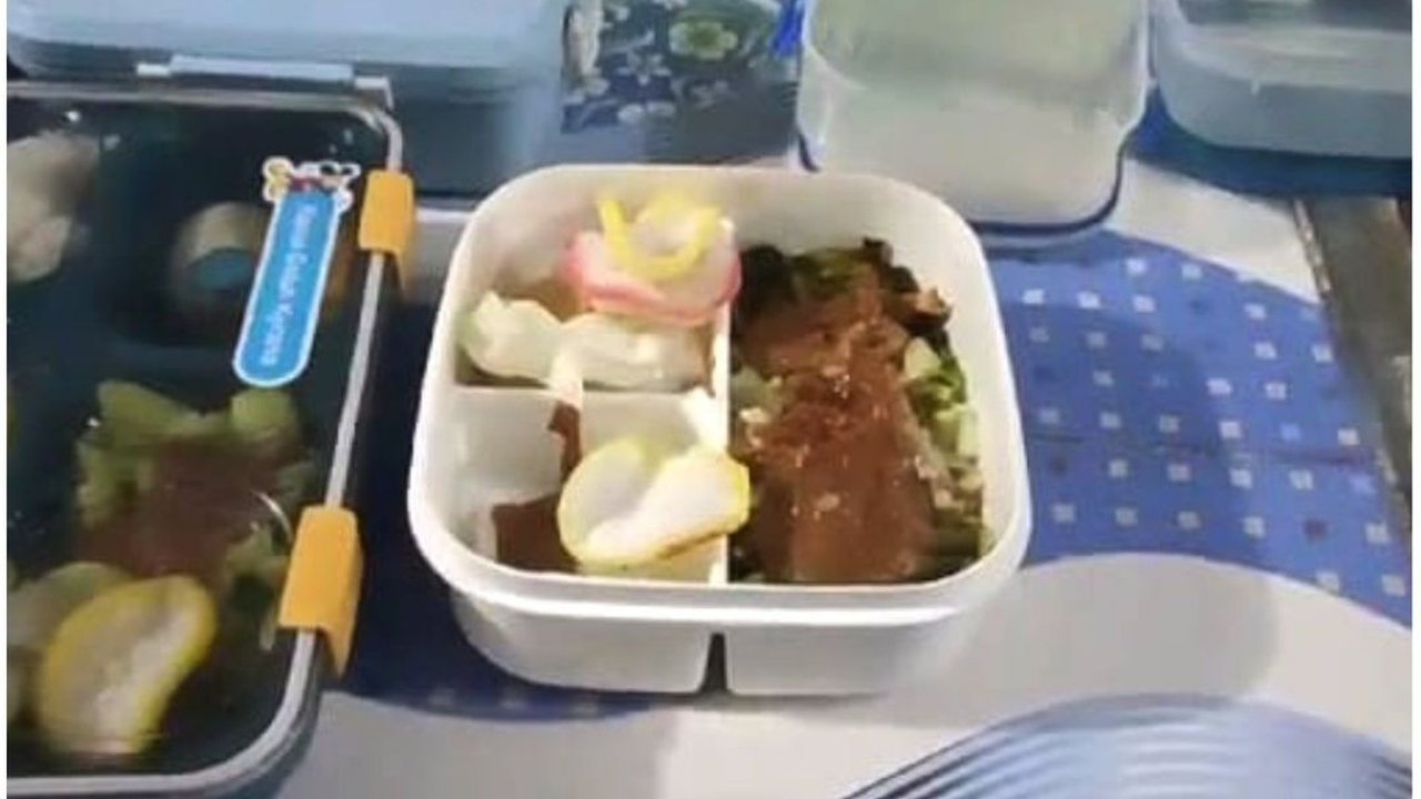 FOTO: Terungkap, Ini Penampakan Uji Coba Makan Siang Gratis Prabowo-Gibran Harga Rp15 Ribu