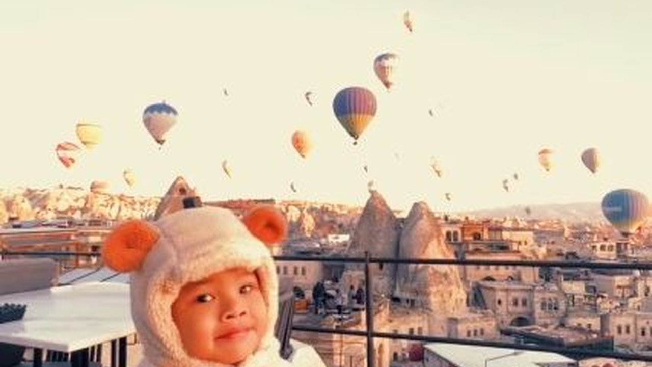 Potret Lucu Gala Sky saat Liburan di Turki, Kenakan Outfit Mirip Teddy Bear Gemesin Banget!