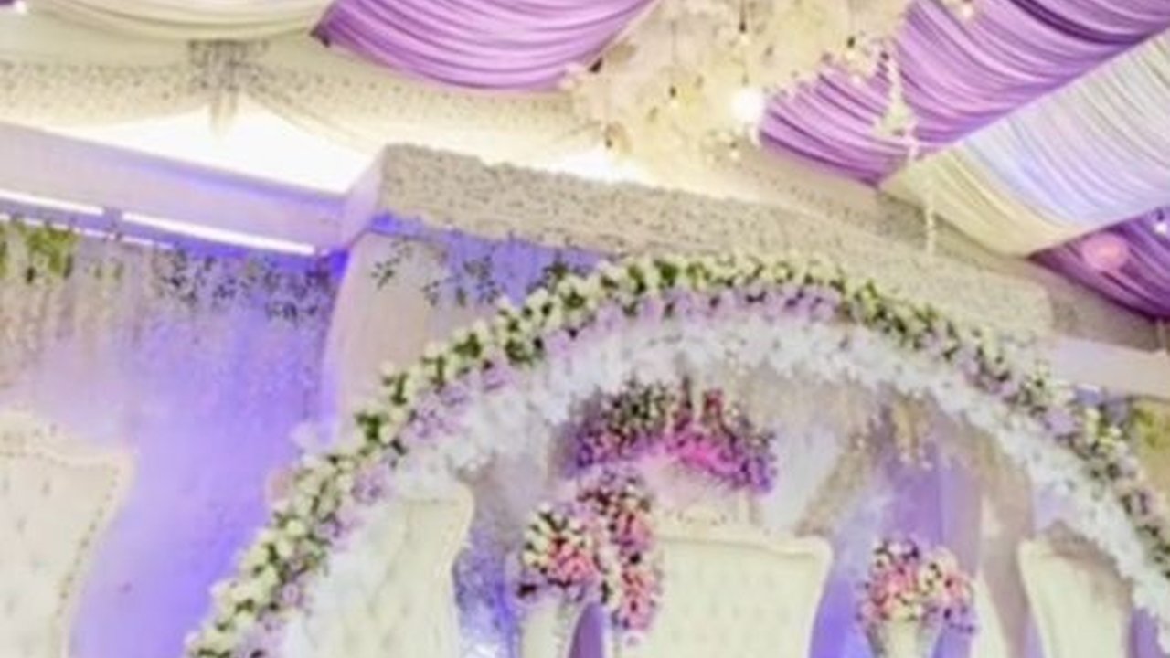 Tak Menyeramkan, Ini Potret Pernikahan di Kuburan yang Dekorasinya Mewah dan Bikin Takjub