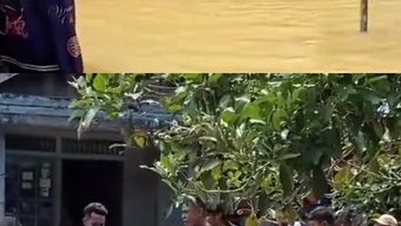 Viral Momen Resepsi Pernikahan di Tengah Banjir, Tamu Tetap Asyik Nikmati Hidangan