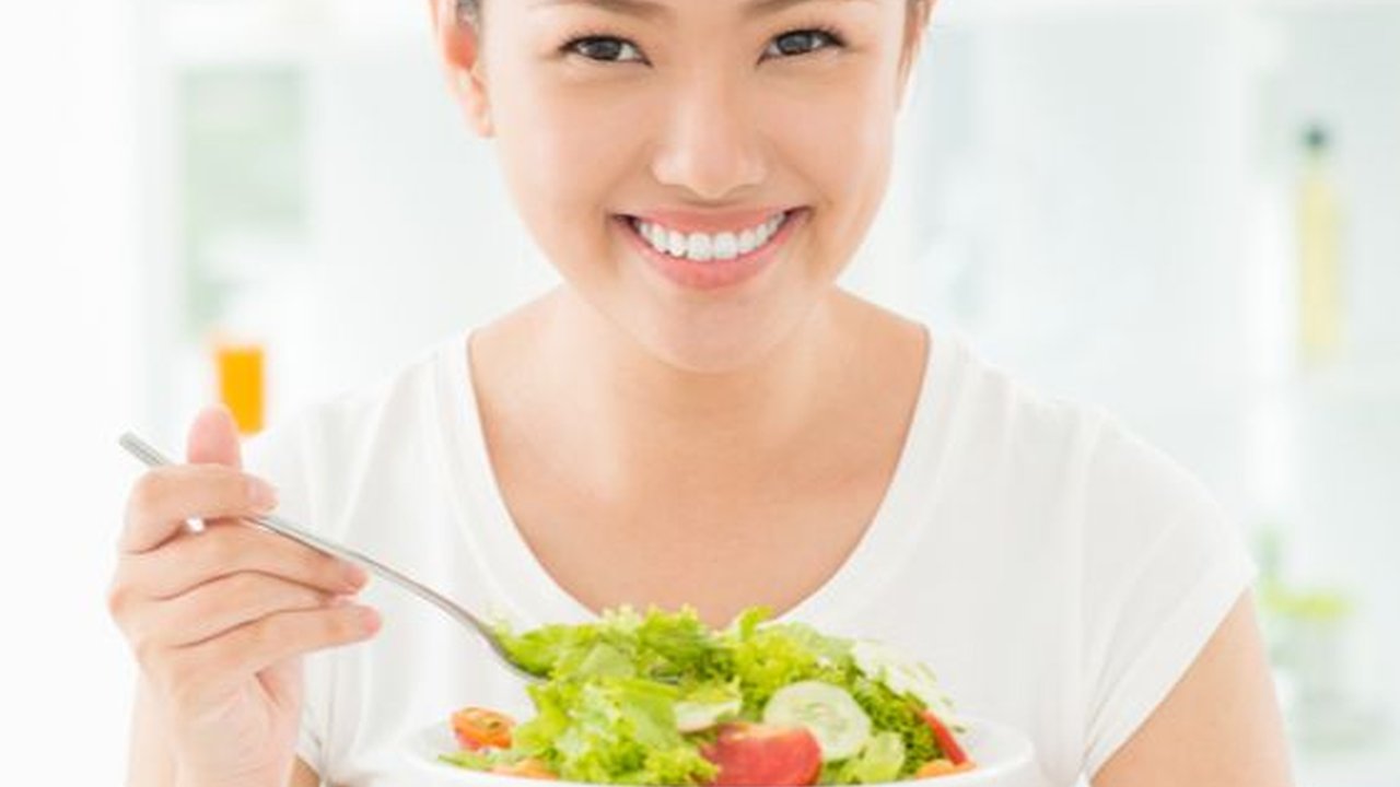 5 Kebiasaan Saat Sarapan yang Bikin Berat Badan Naik, Ada yang Sering Kamu Lakukan?