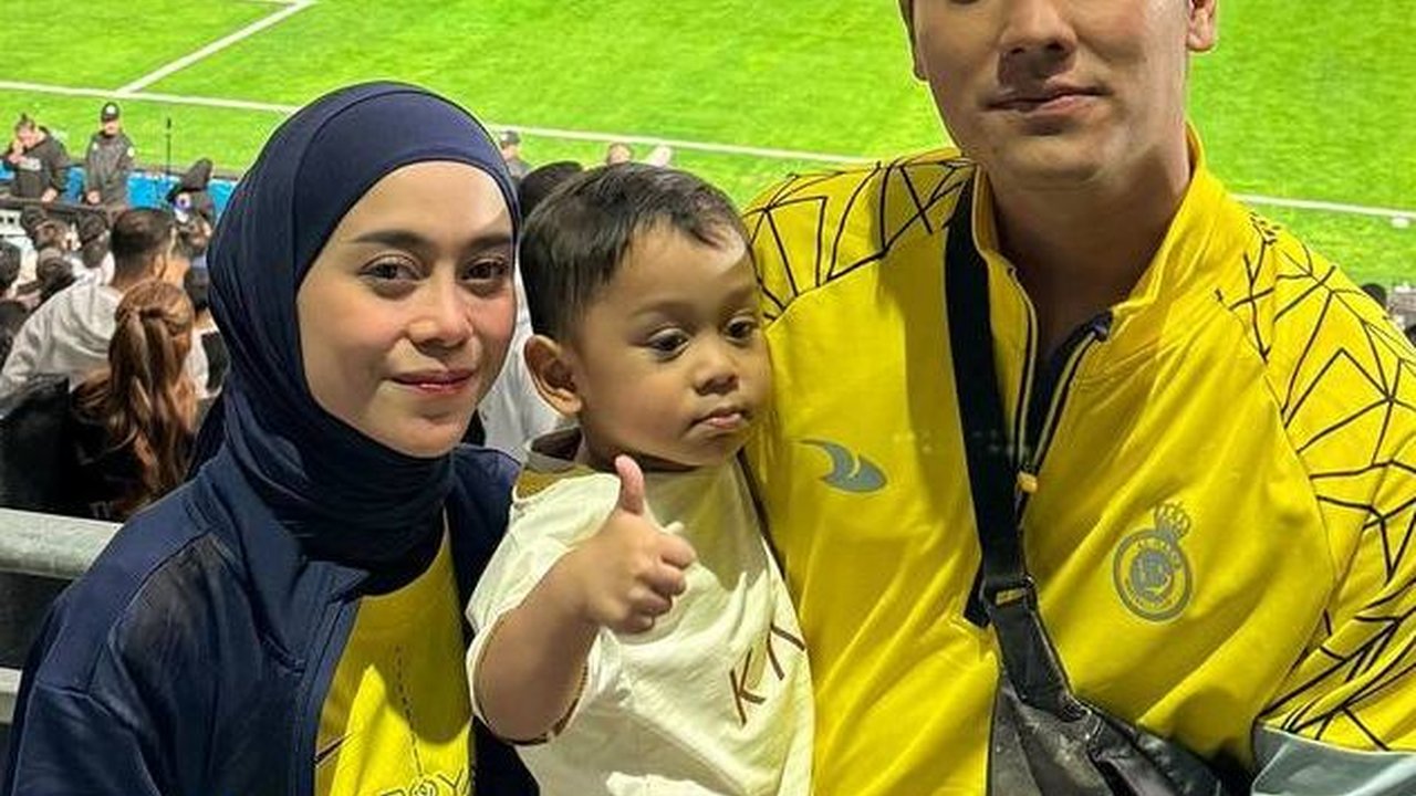 Intip Keseruan Lesti Kejora & Rizky Billar Ajak Baby L Nonton Klub Cristiano Ronaldo dan Lionel Messi Tanding