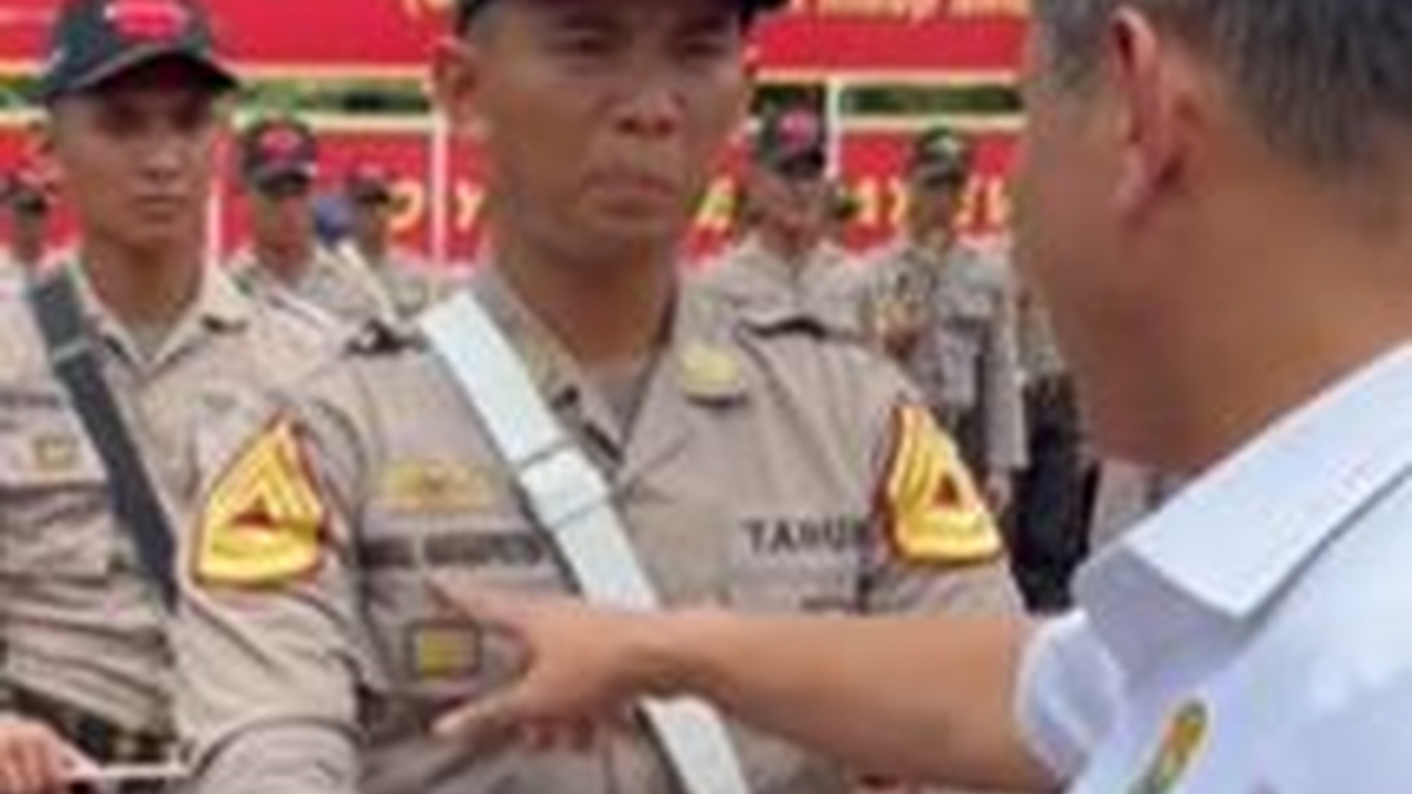 Momen Komjen Polri Cek Nama Taruna Akpol 'Benar Enggak Namamu Sesuai sama Kelakuanmu'