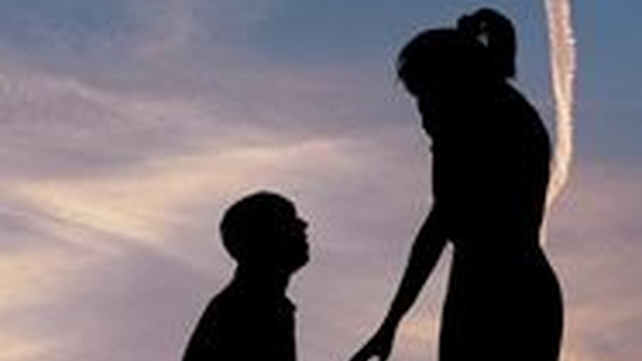 50 Kata-Kata Melamar Wanita Tercinta yang Romantis & Bikin Luluh