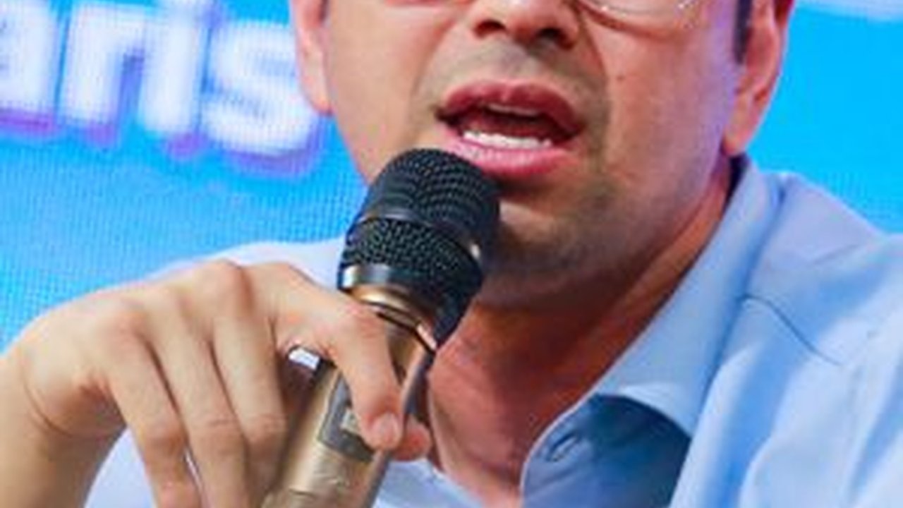 Potret Raffi Ahmad Didampingi Hotman Paris saat Buka Suara soal Tudingan Pencucian Uang, Ungkap Valuasi Rans yang Mencapai Rp2,7 Triliun