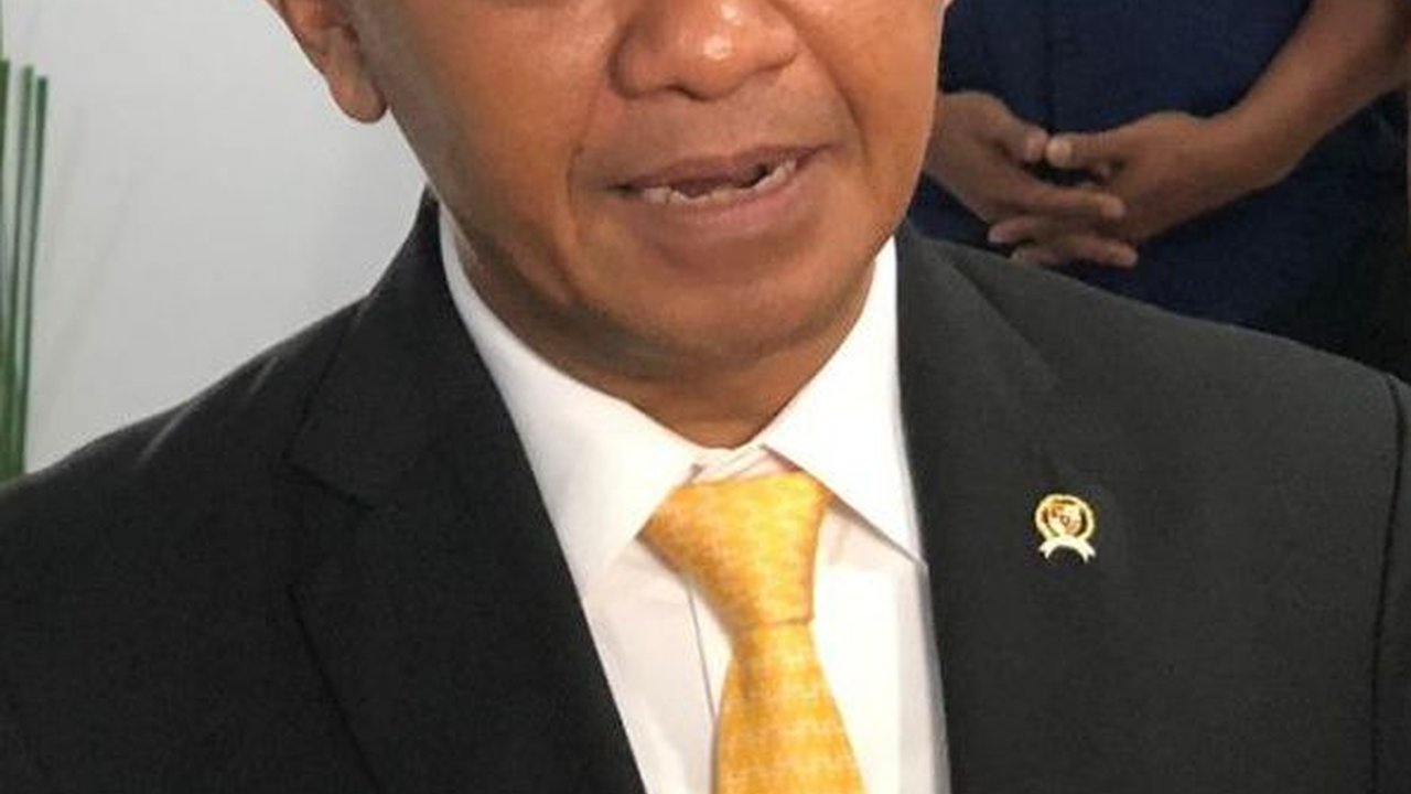 Bahlil Sindir Ganjar dan Anies Kompak Kritik Bansos: Itu Capres yang Maunya Kerja di Atas Meja?