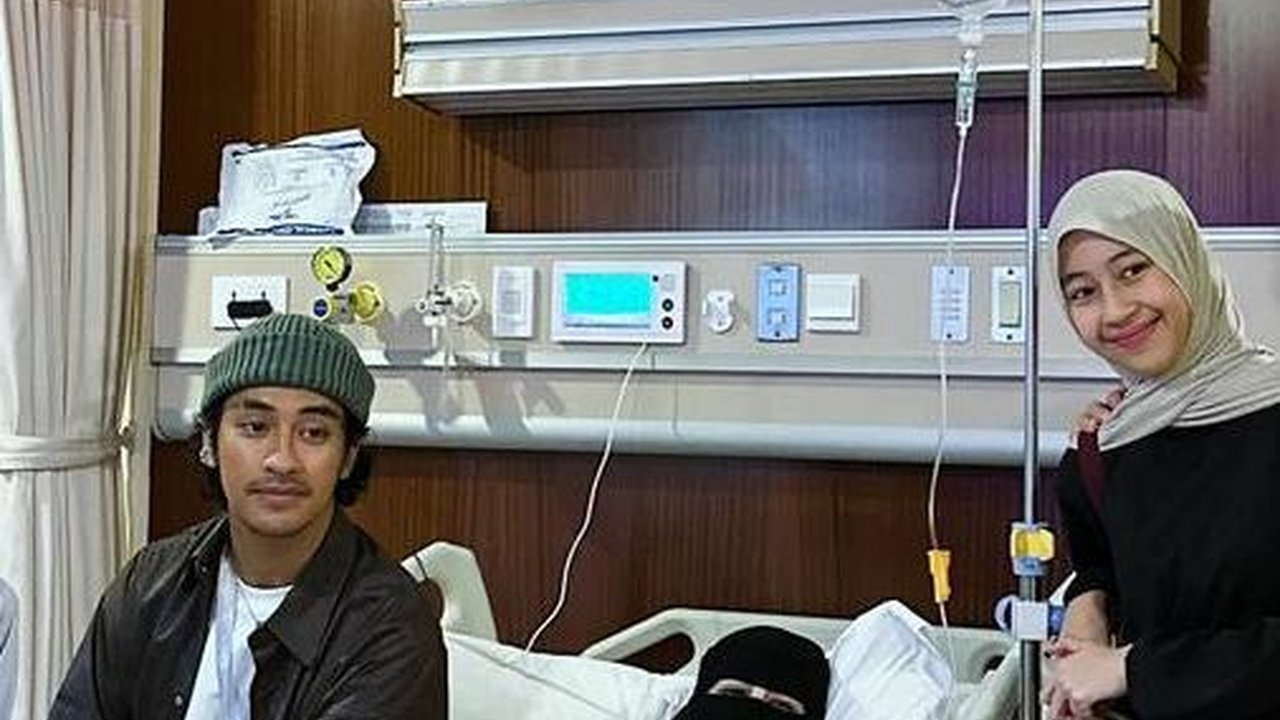 Potret Ummi Pipik Rawat Inap di Rumah Sakit, Anak-anak Setia Menemani & Dijenguk Banyak Teman Artis