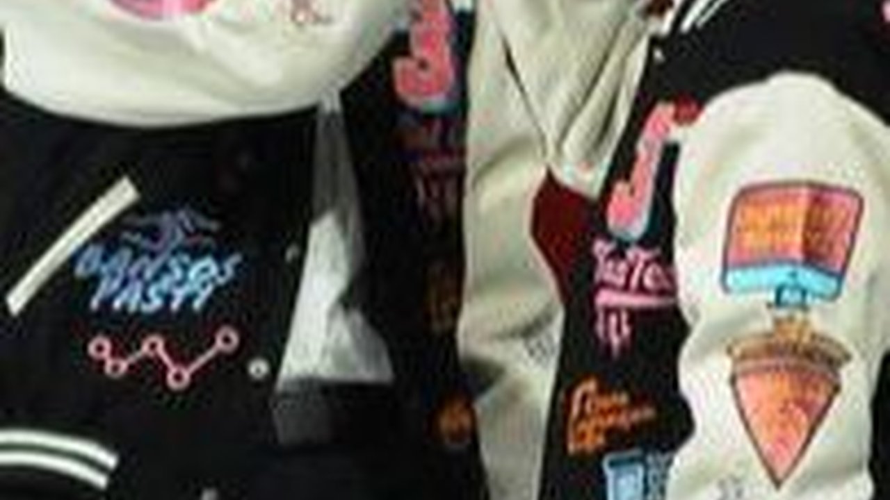 VIDEO: Ganjar Keras Sentil Pemimpin Sering Mengecewakan Rakyat Langsung Dipeluk Mahfud