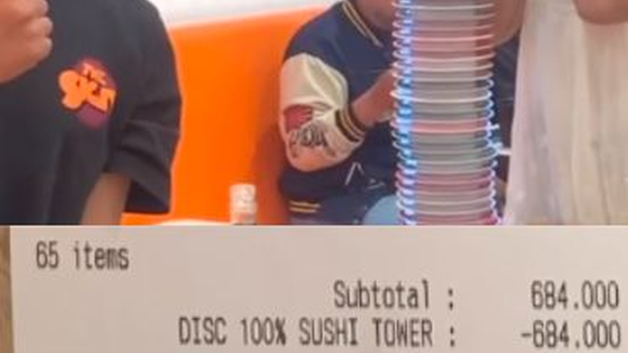 Viral Pasangan Kekasih Makan Sushi Berdua hingga Habiskan Piring Setinggi 1 Meter, Biayanya Bikin Warganet Bingung