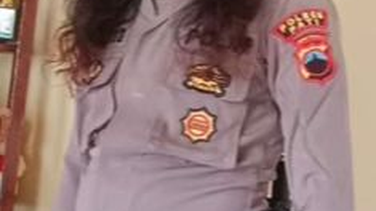 Gondrong Berkumis dan Jenggot Tebal, Wajah Sangar Bripka Polisi ini Berubah Usai Pangkas Rambut