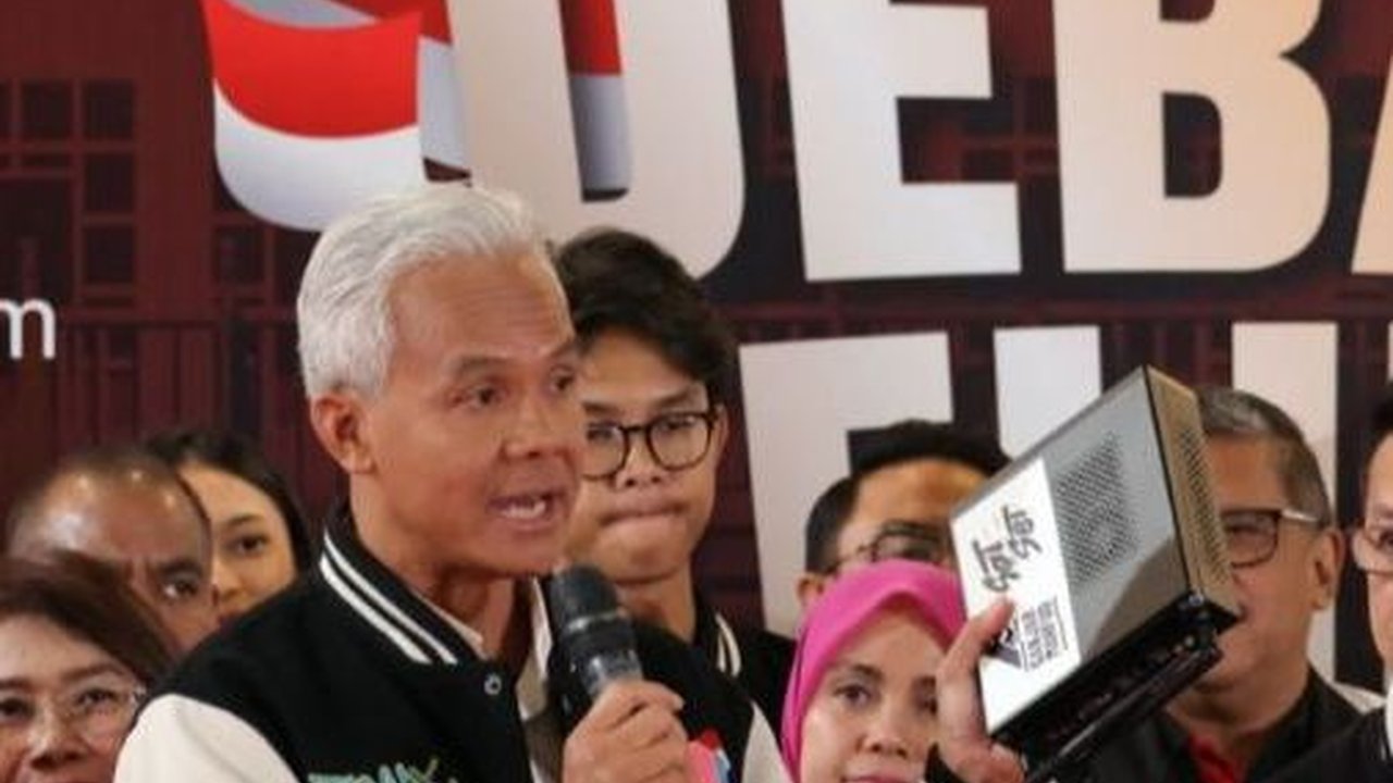 VIDEO: Ganjar Mendadak Pamer Alat Canggih untuk Internet Gratis & Bahas Bansos Usai Debat