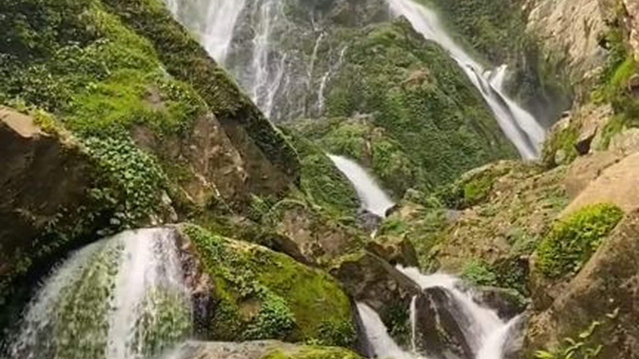 Pesona Air Terjun Sarasah Batuang, Surga Tersembunyi dan Eksotis di Sumatera Barat