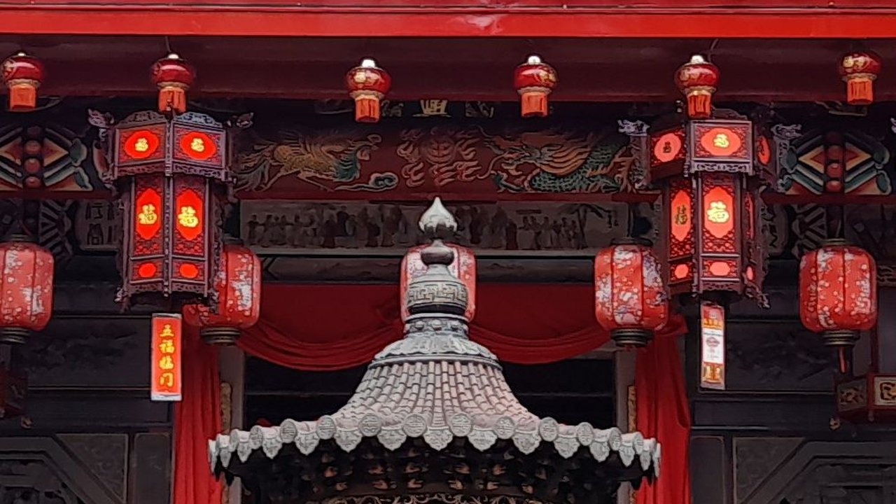 Mengintip Persiapan Tahun Baru Imlek di Klenteng Tertua Kota Padang