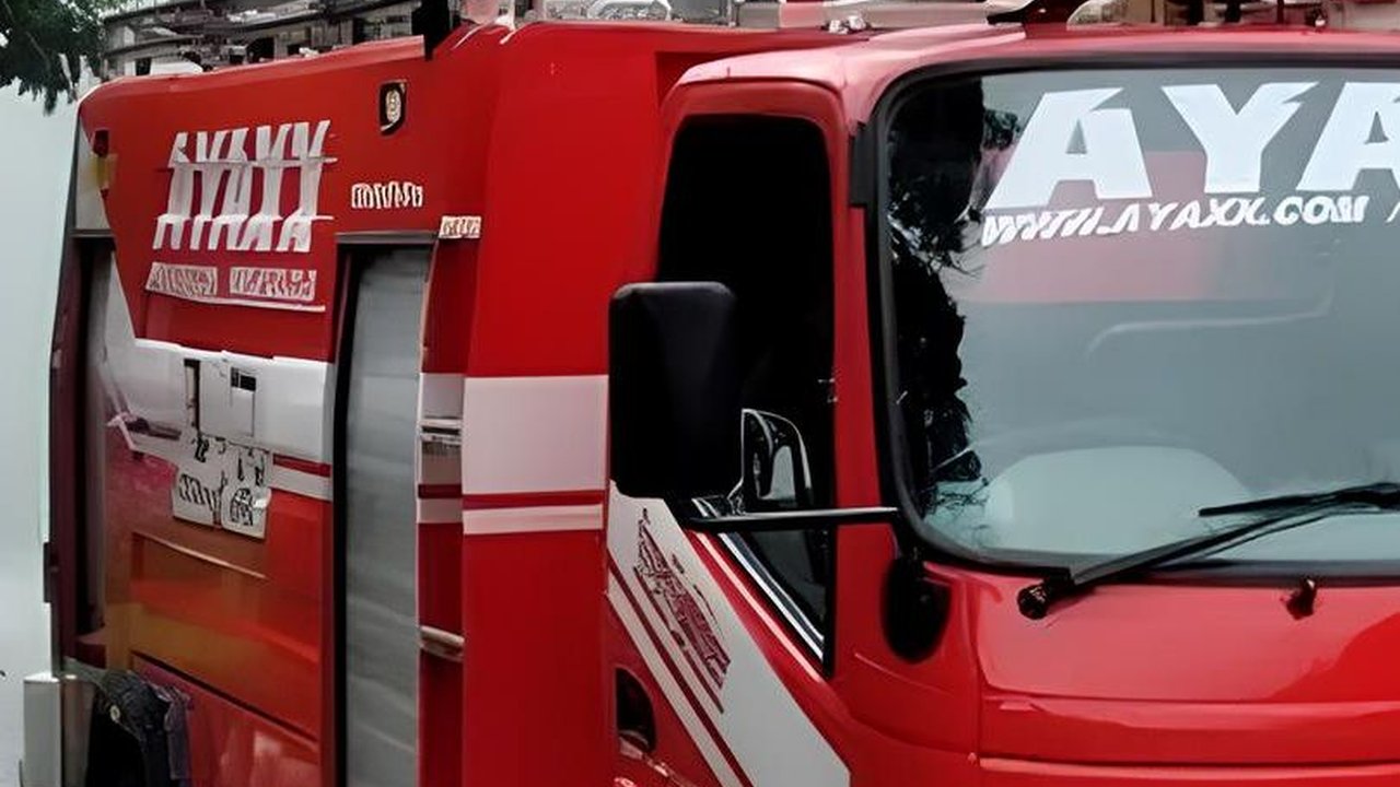 Mana yang Harus Didahulukan antara Kereta Api dan Pemadam Kebakaran? Kejadian di Bandung Ini Jadi Contoh