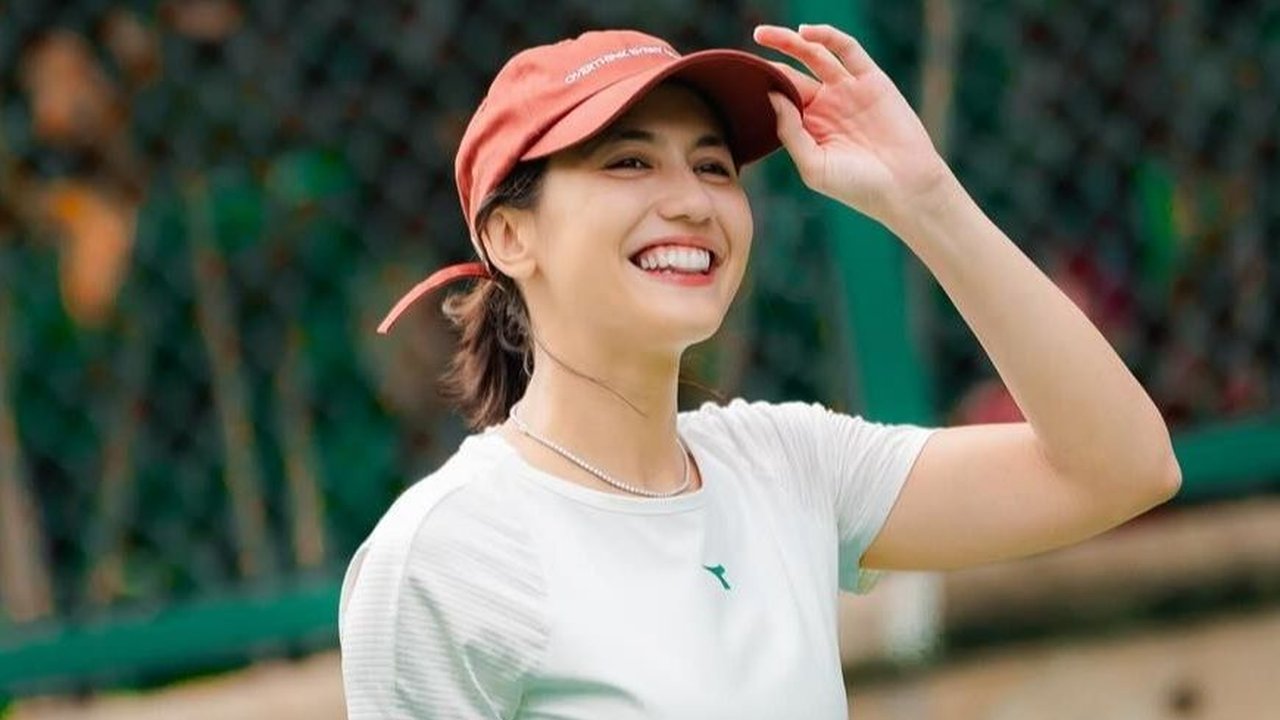 10 Gaya Pevita Pearce saat Main Tenis Bareng Rekan Seleb, Penampilannya Bikin Salfok