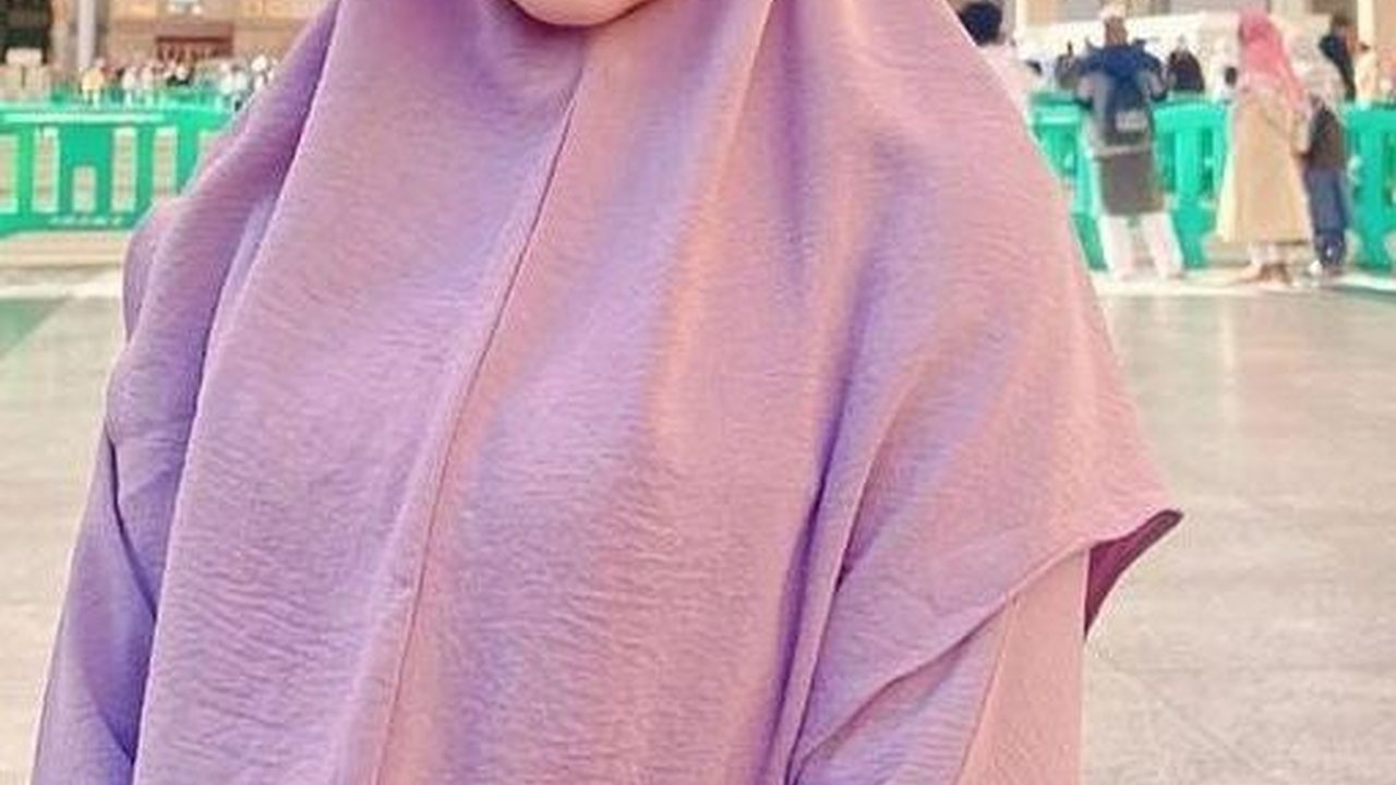 Cantiknya Prilly Latuconsina Tampil Bare Face Selama Umrah, Didoakan Istiqamah Berhijab