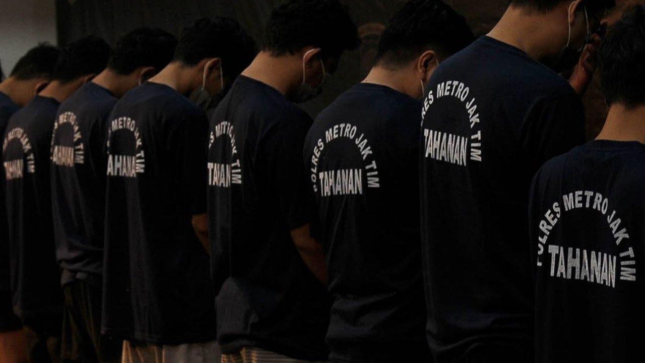 FOTO: Polisi Gerebek Markas Judi Online Jaringan Internasional di Matraman, 10 Orang Ditangkap