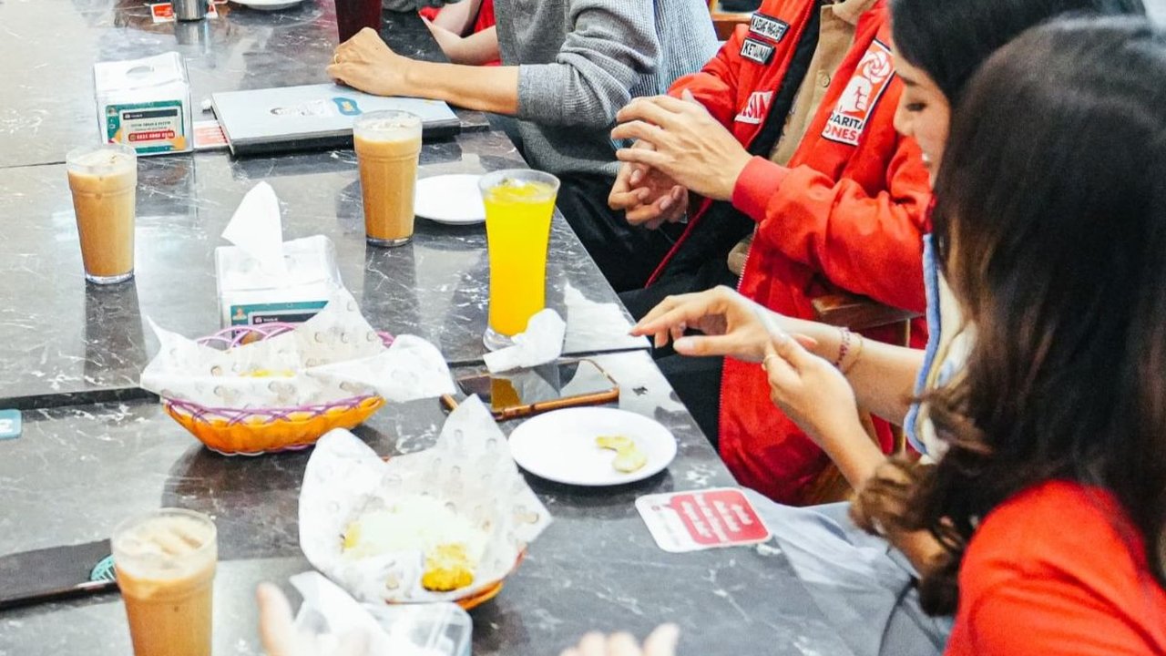 Kaesang 'Kode' Presiden Jokowi Bakal Kenakan Jaket Bertuliskan Ketum PSI