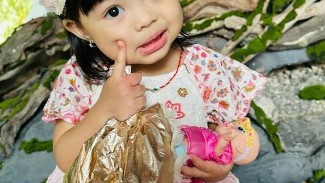 Si Cantik Ameena Ternyata Suka Jajan Starling, Penampilannya Beli Minuman di Pinggir Jalan Tuai Pujian
