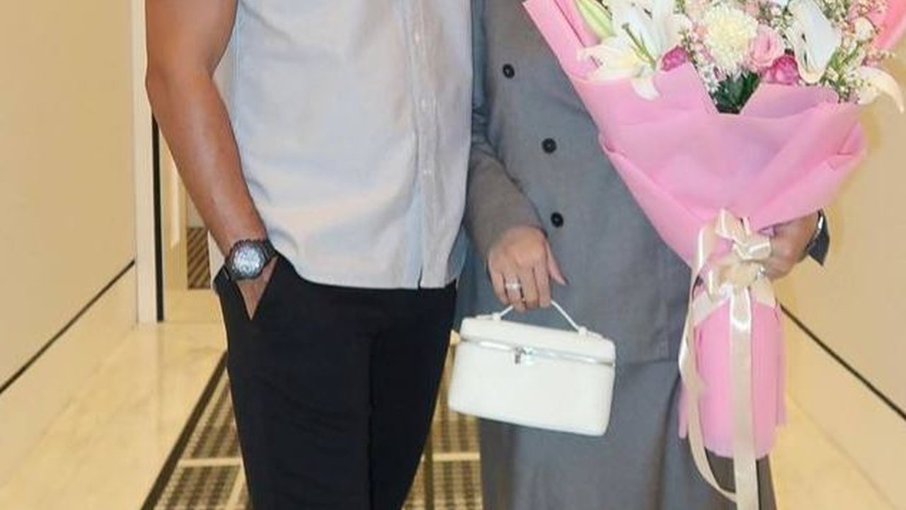 8 Foto Margin & Ali Syakieb Dinner Romantis Berdua Saat Rayakan Anniversary Pernikahan