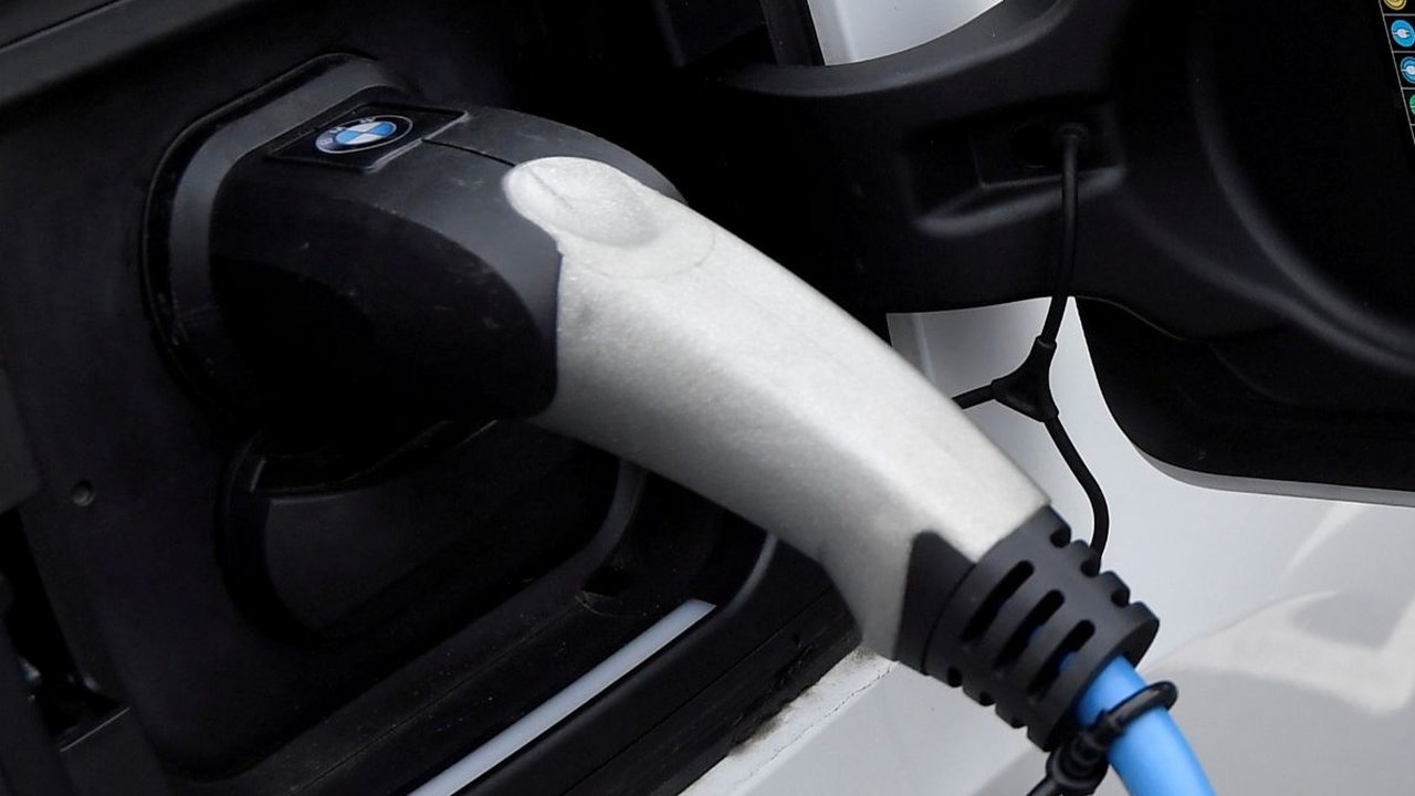 Kabar Baik Pengguna Mobil Listrik, Ngecas Baterai Cuma 5 Menit, Ini Solusinya