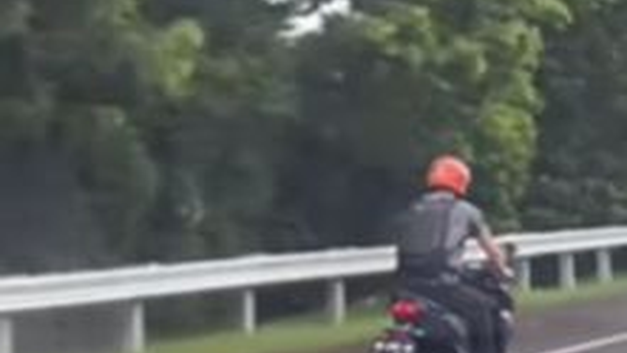 Aksi Bule Pede Masuk Jalan Tol Kendarai Motor Ramai Disorot Warganet 'Pasti Pakai Google Maps'