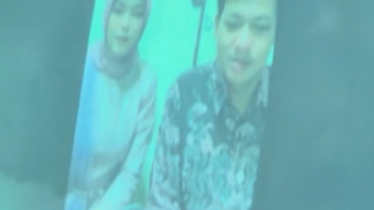 Gelar Lamaran Virtual, Pasangan Ini Tetap Sewa Fotografer dan Pasang Dekorasi