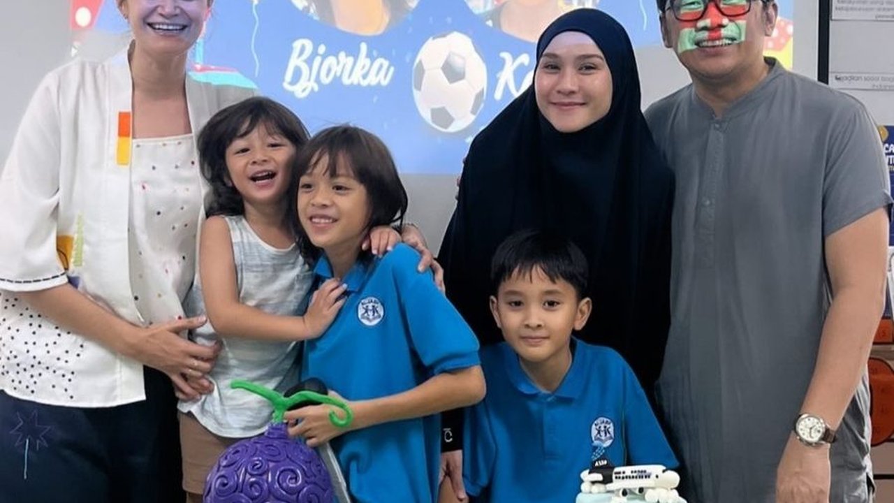 8 Foto Bjorka Anak Ringgo Agus dan Kaba Putra Zaskia Adya Mecca Rayakan Ultah Bareng di Sekolah