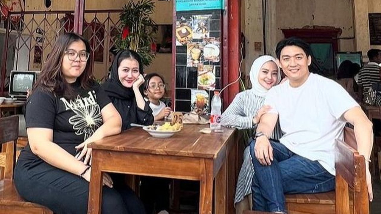 8 Foto Ifan Seventeen dan Citra Monica Saat Ziarah ke Makam Dylan Sahara