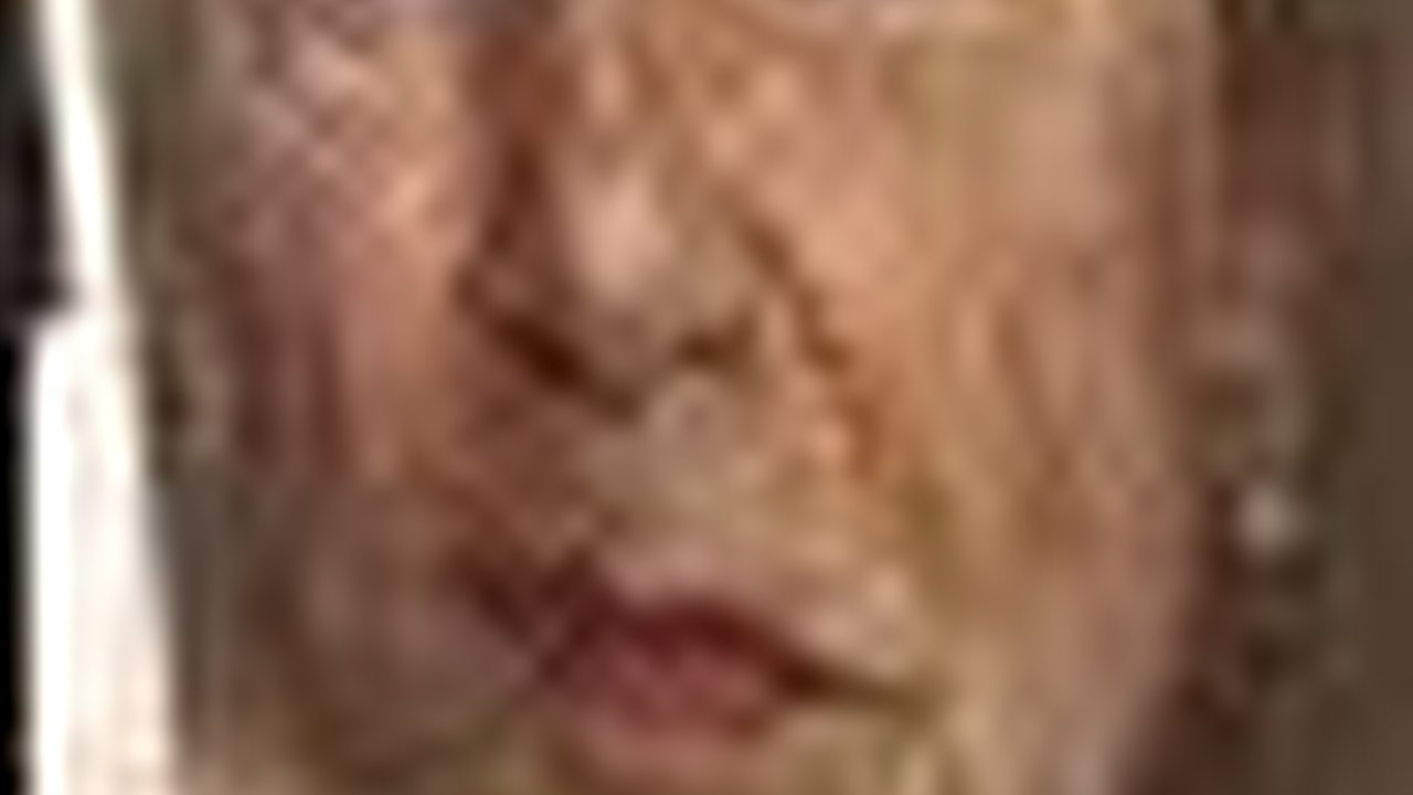 Lukisan Ini Gambarkan Wajah Menjadi Tua dengan Melihatnya Sambil Berjalan