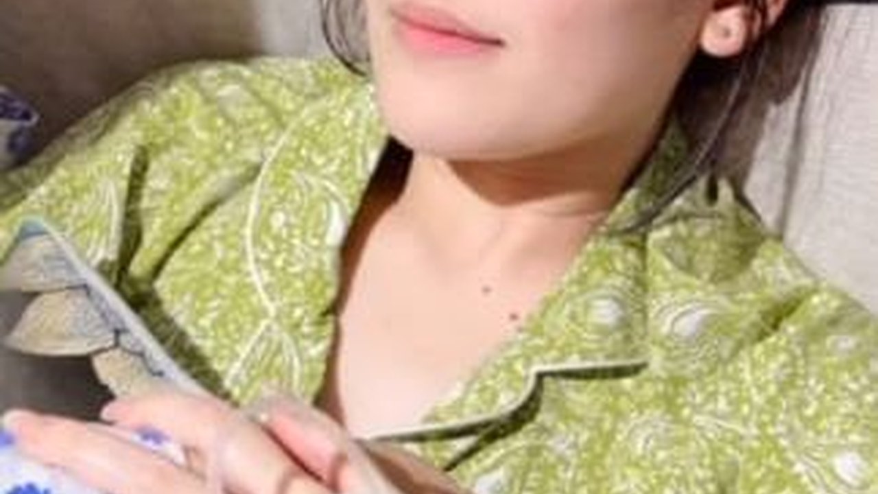 Ayu Ting Ting Jatuh Sakit, ini Potretnya saat Dijenguk Calon Mama Mertua