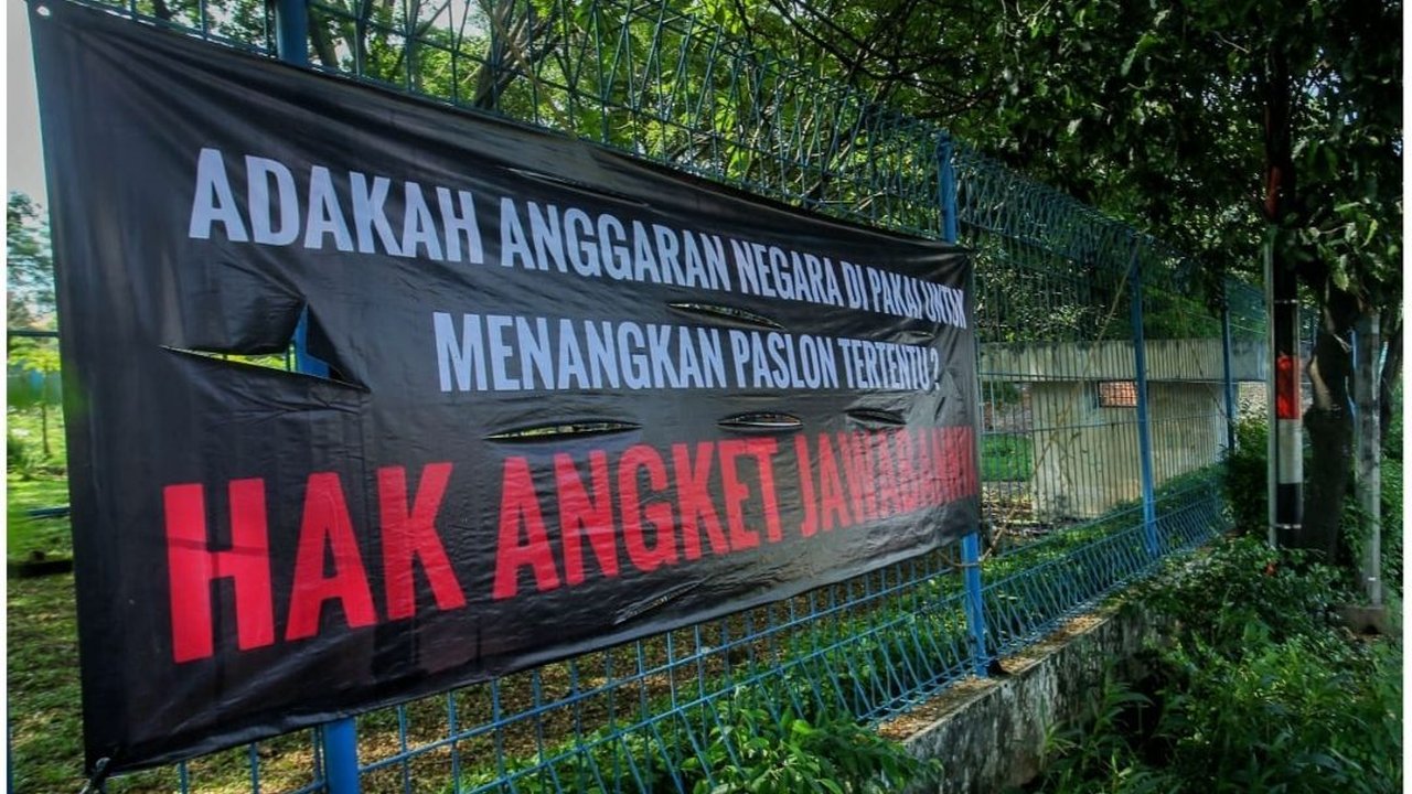 FOTO: Penampakan Spanduk Dukung Hak Angket DPR Bertebaran di Jakarta