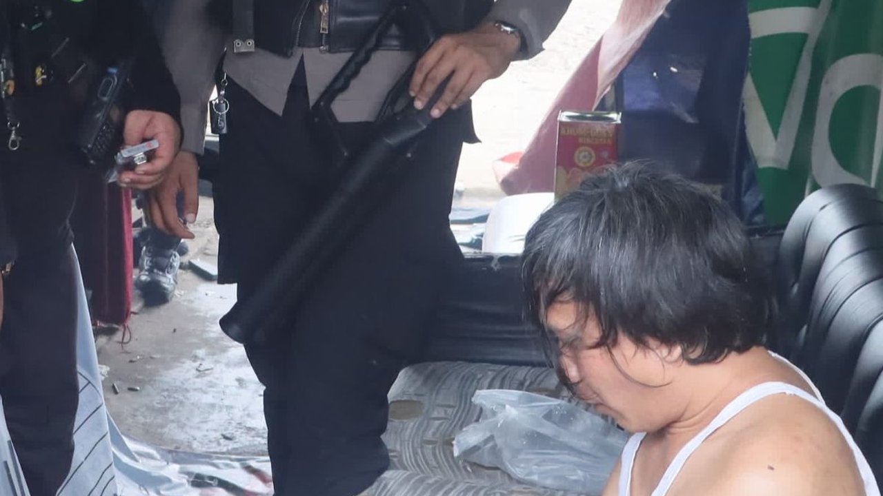 Gerebek Kampung Bahari Jakut, Polisi Amankan Senpi Rakitan dan Granat