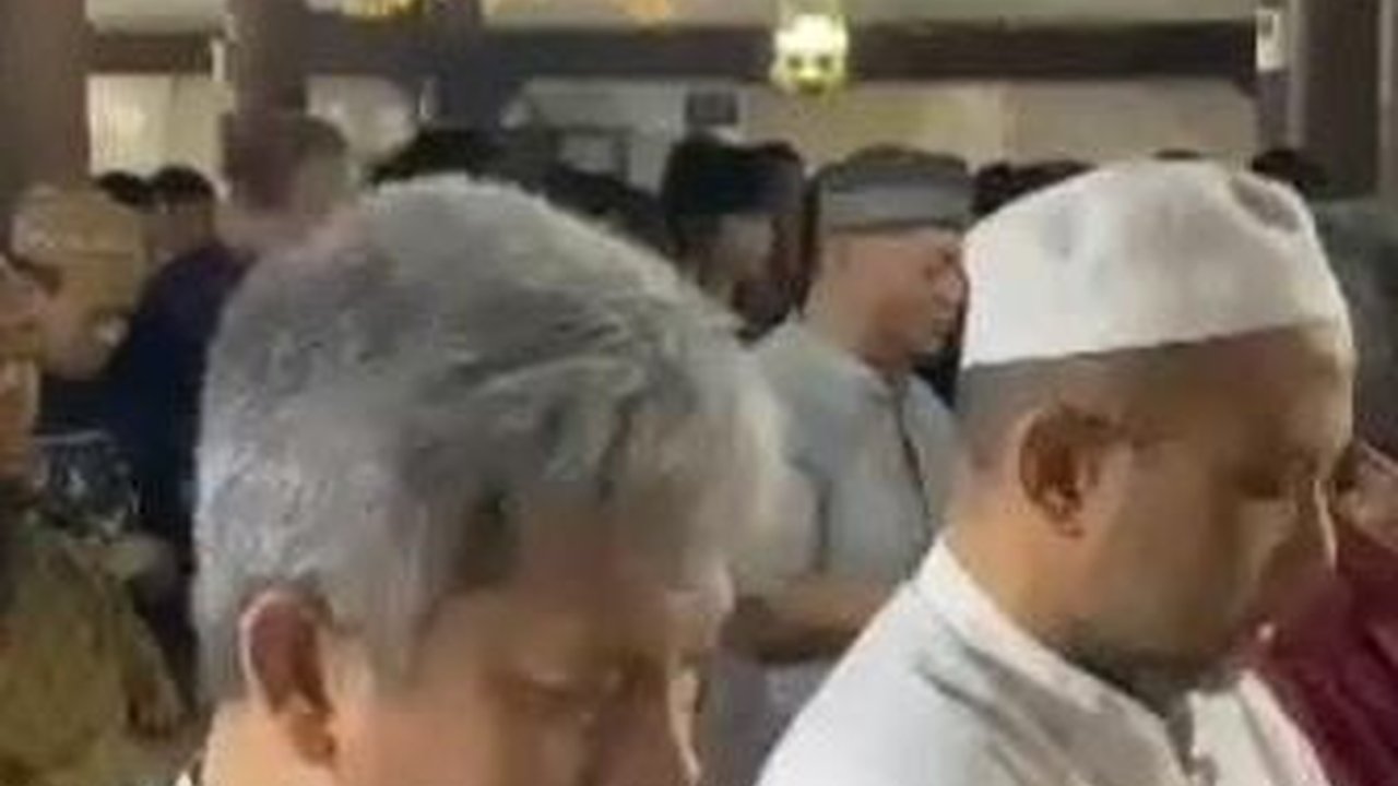 Sambut Puasa Ramadan, Ini Momen Khusyuk Salat Tarawih Pertama di Masjid Gedhe Kauman Yogyakarta
