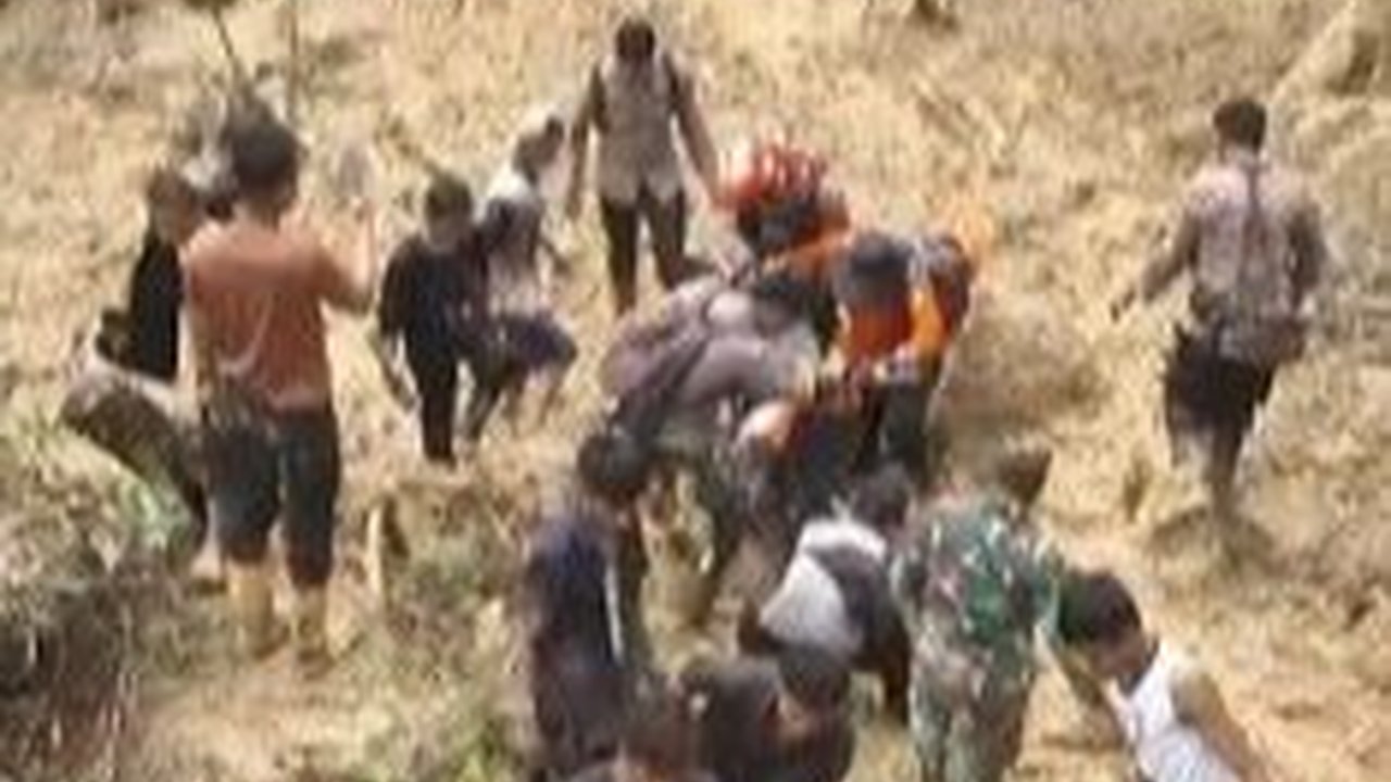 Banjir dan Longsor Terjang Pesisir Selatan, 23 Korban Meninggal Dunia & 4 Orang Hilang
