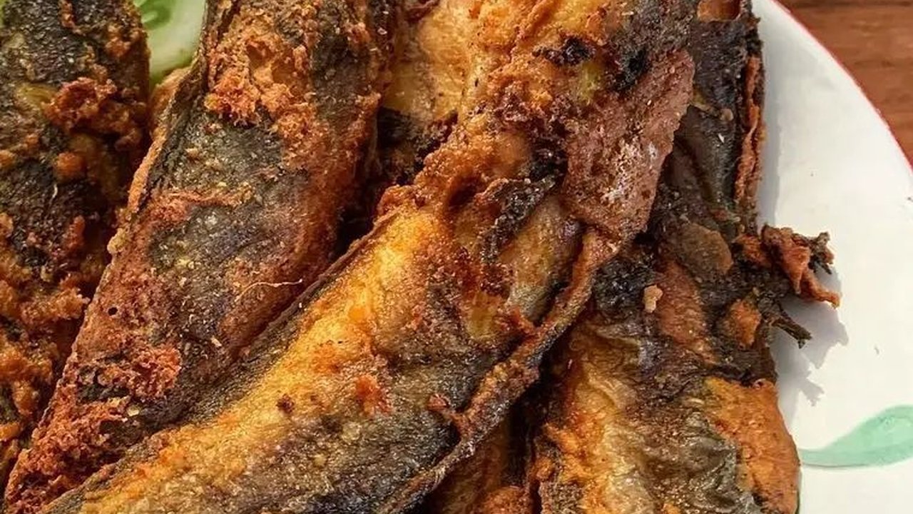 Tanpa Tepung, Begini Trik Goreng Lele Agar Lurus dan Garing