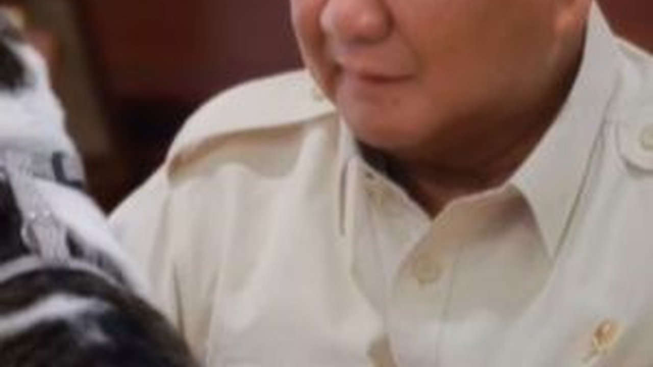 VIDEO: Prabowo Semangati Dua Bocah SD Korban Bully Cari Rongsokan 