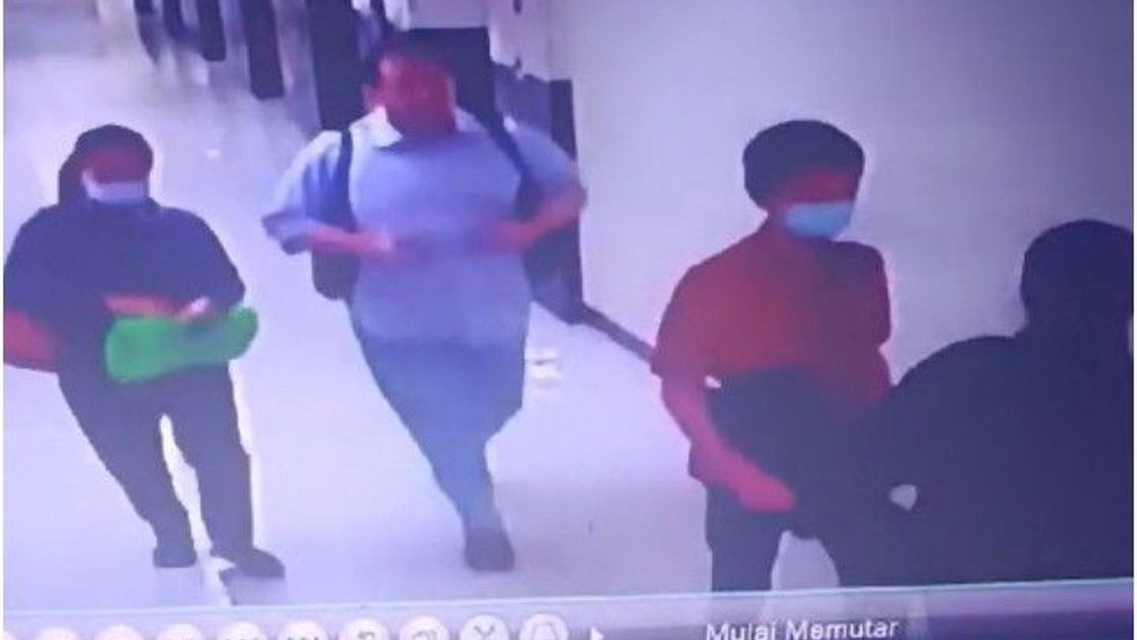 FOTO: Rekaman CCTV saat Sekeluarga Bunuh Diri dari Lantai 22 Apartemen Penjaringan