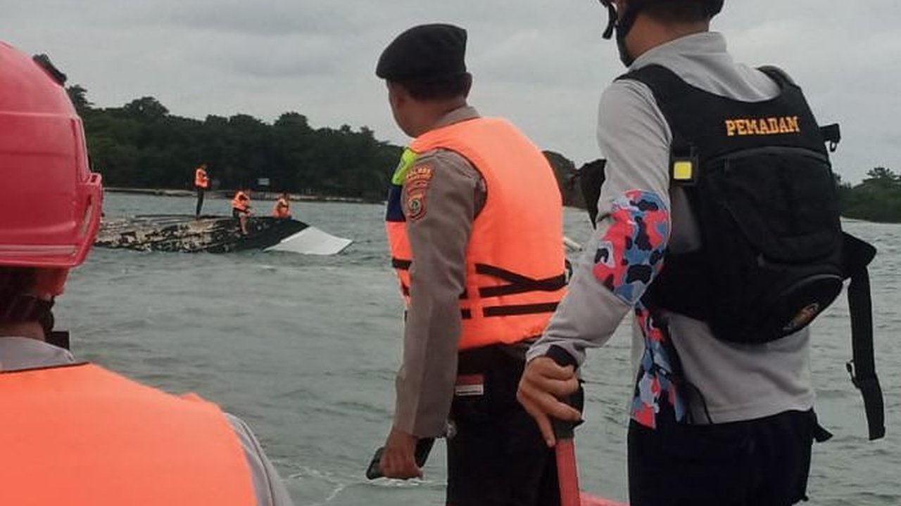 Kronologi Speed Boat Bawa Puluhan Penumpang Terbalik usai Terjang Ombak Tinggi di Laut Pulau Seribu