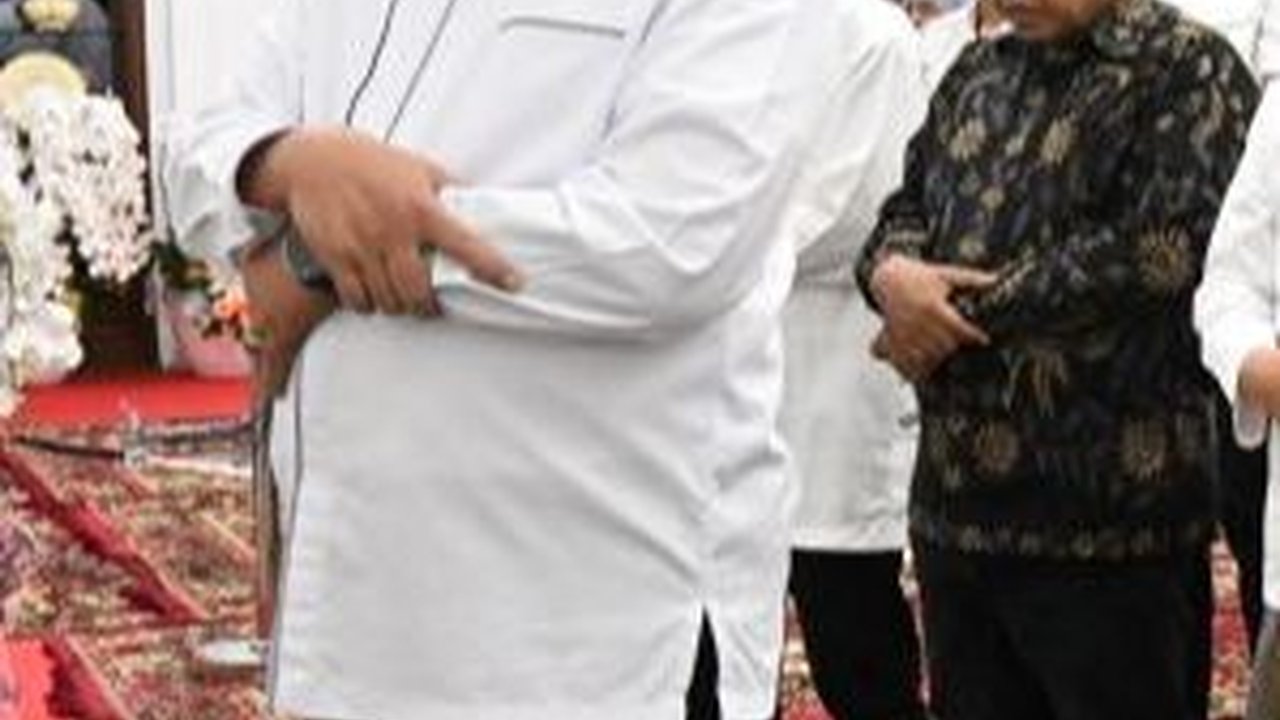 Wapres Ma'ruf Amin Salat Tarawih Perdana di Kediaman, Ini Sosok Sang Imam