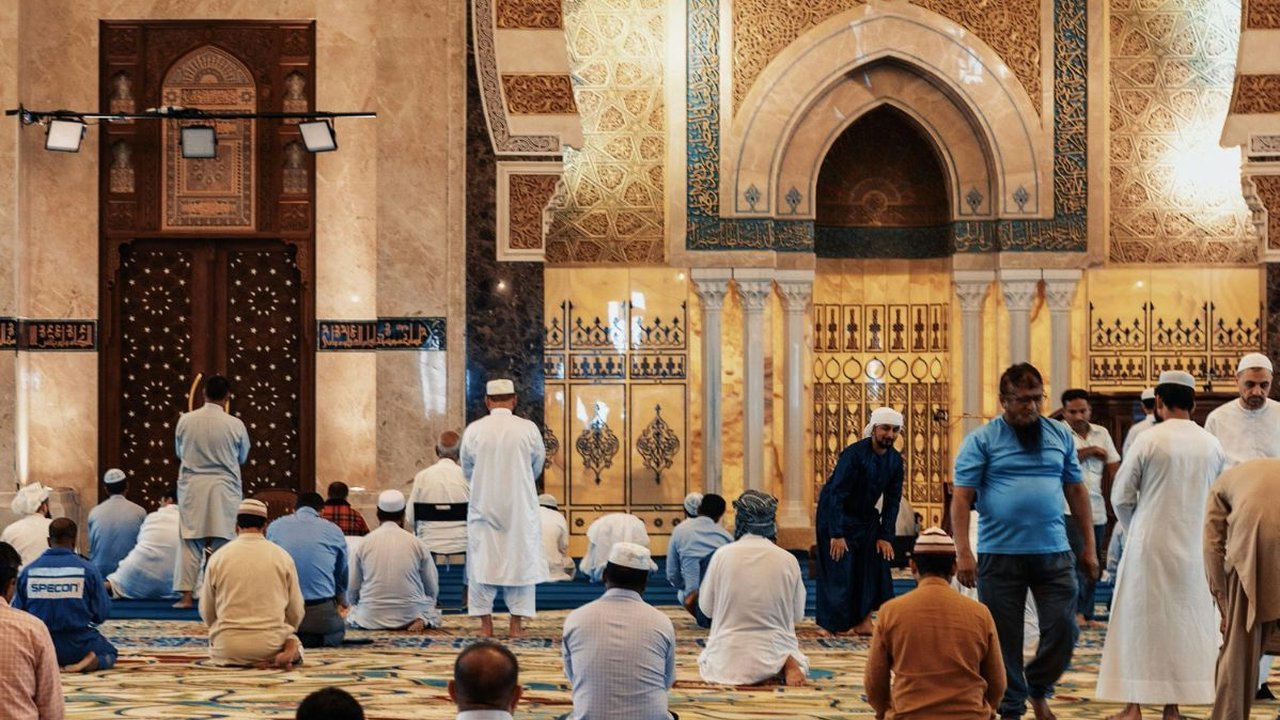 Doa Tarawih Lengkap Beserta Arti, Ketahui Keutamaannya
