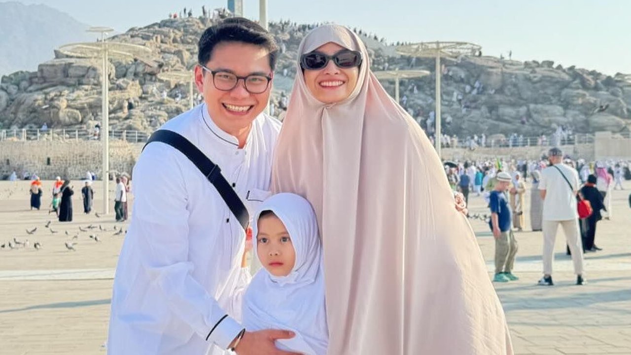 Momen Acha Septriasa Jalani Puasa Ramadan di Tanah Suci Sembari Melaksanakan Ibadah Umrah Bersama Suami dan Anak