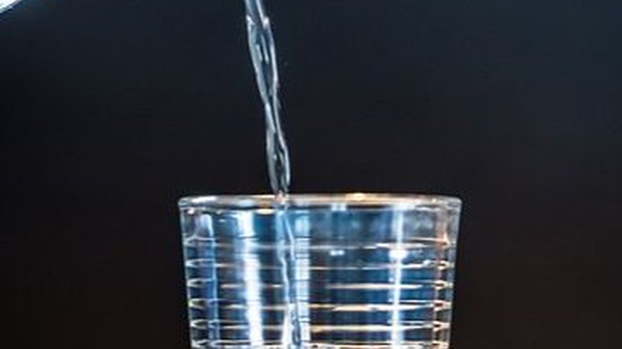 7 Cara Menjaga Hidrasi Tubuh Selama Puasa, Hindari Minuman Berkafein