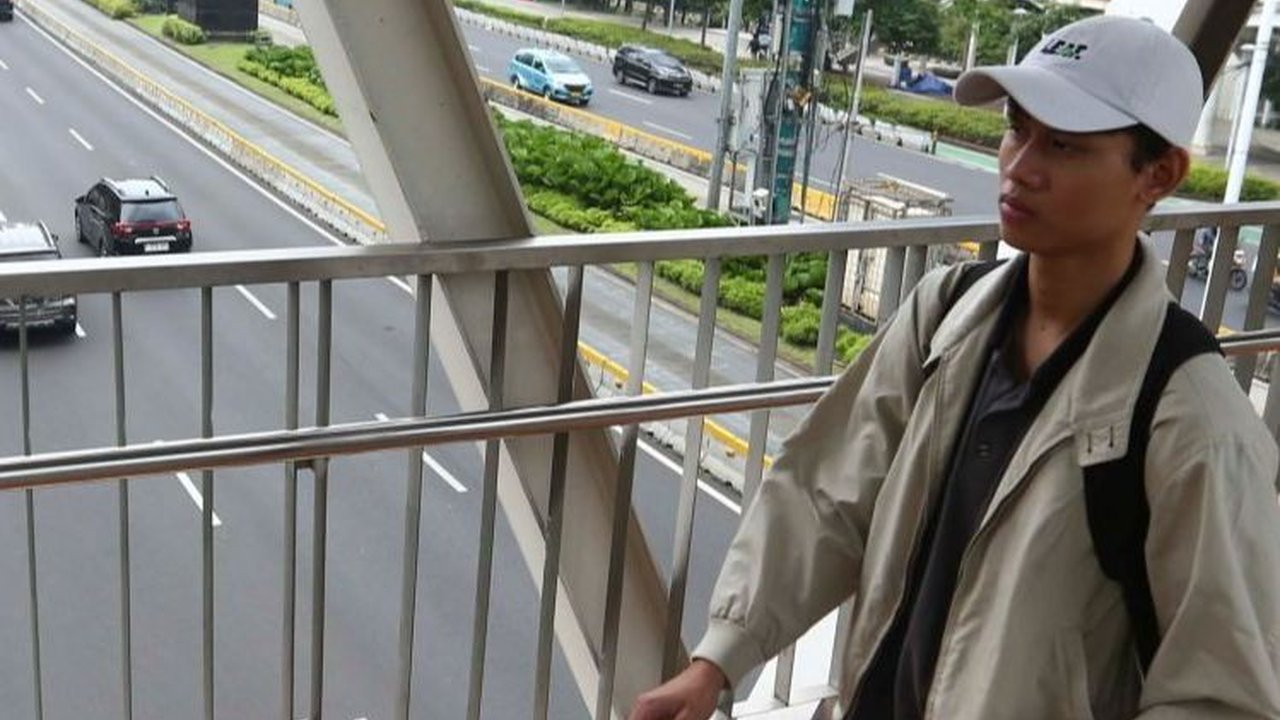 FOTO: Penampakan Kelengangan Jalan Protokol Jakarta di Hari Pertama Puasa Ramadan