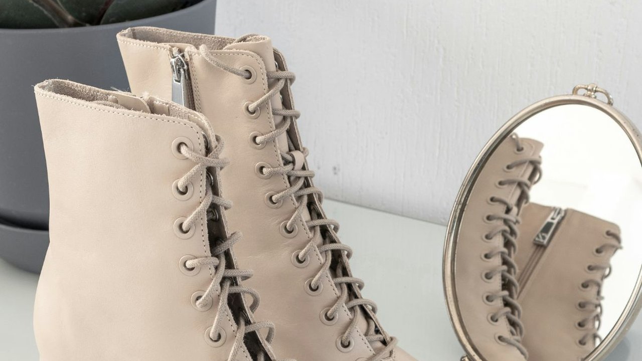 Rekomendasi Warna Sepatu yang Pas untuk Baju Putih