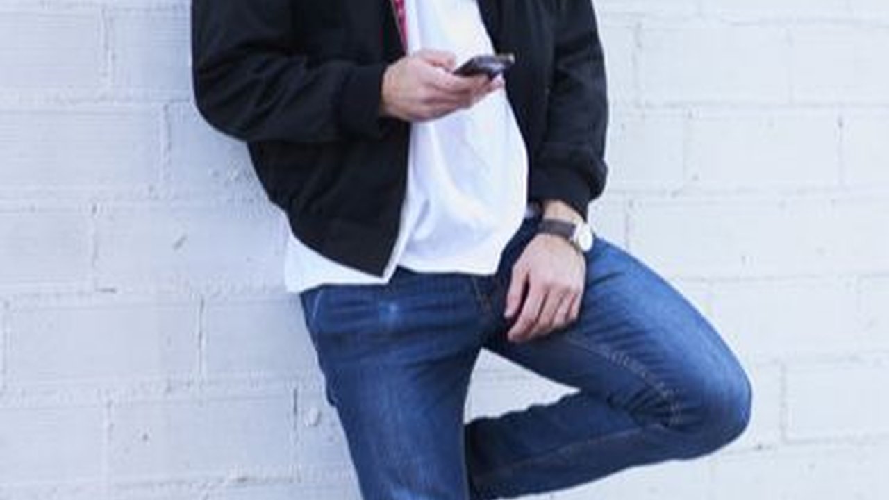 Jenis Sepatu yang Sesuai untuk Celana Jeans Pria, Jangan Salah Pilih!