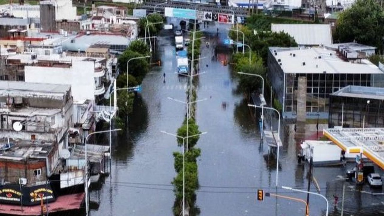 FOTO: Diguyur Hujan Lebat, Kota Buenos Aires, Argentina Nyaris Tenggelam