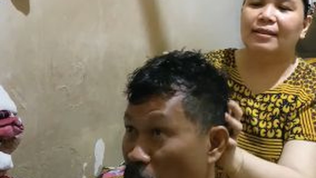 Begitu Nikmat, Usai Tugas Kepala Aiptu Sabarno Dipijit-pijit Oleh Sang Istri 'Seperti Raja Jalaludin’